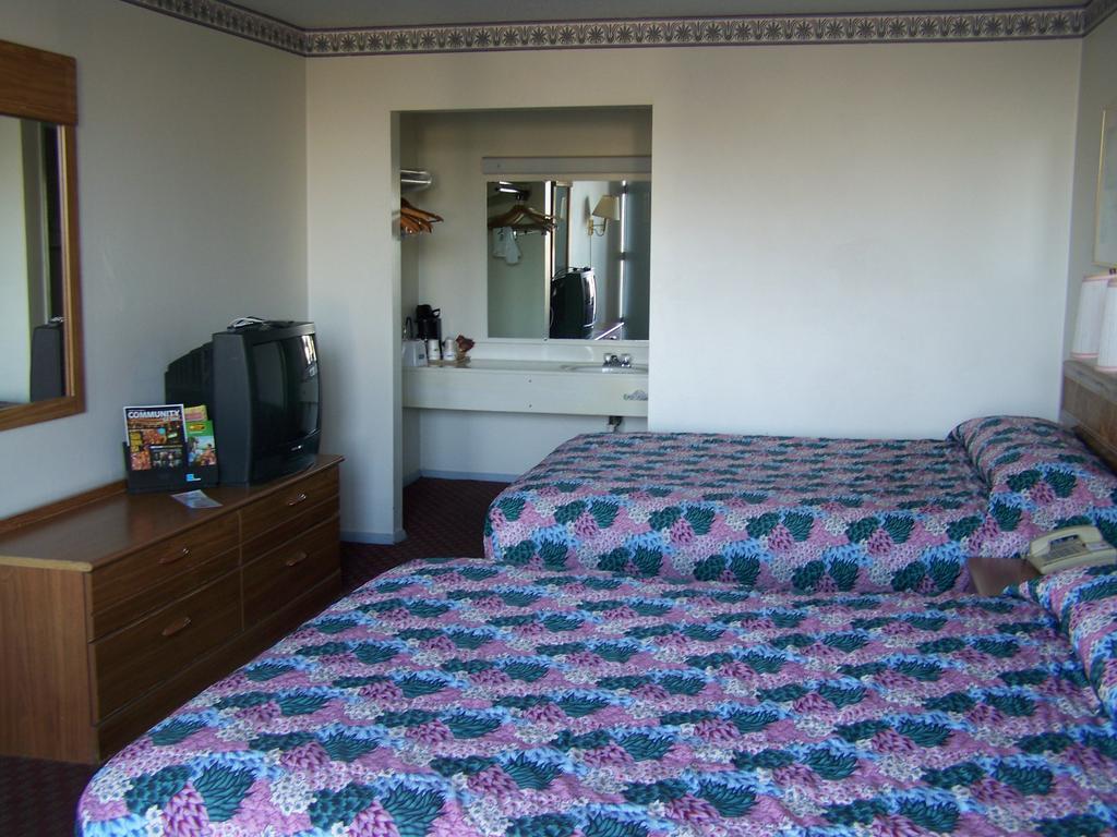 Budget Host Inn Columbia Esterno foto